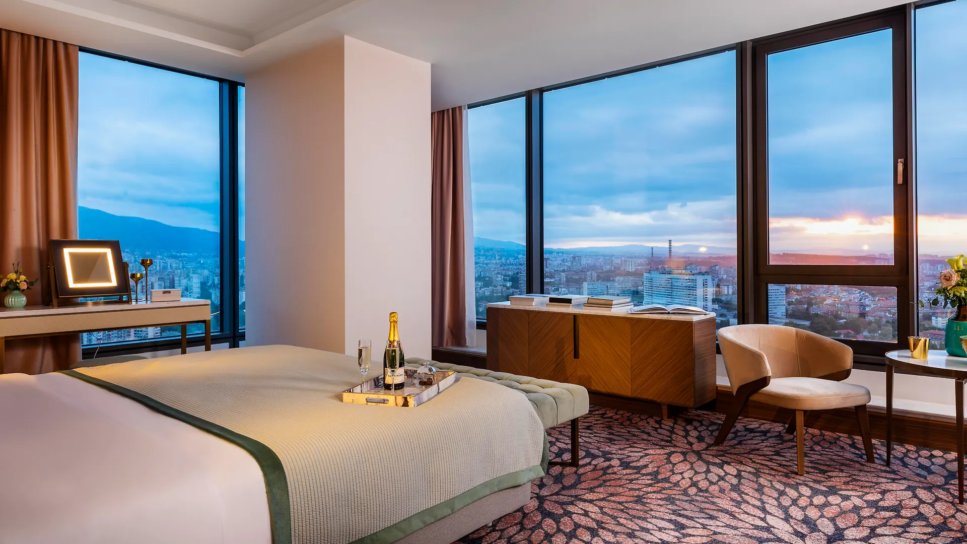 Grand Hotel Millennium Sofia 5*,